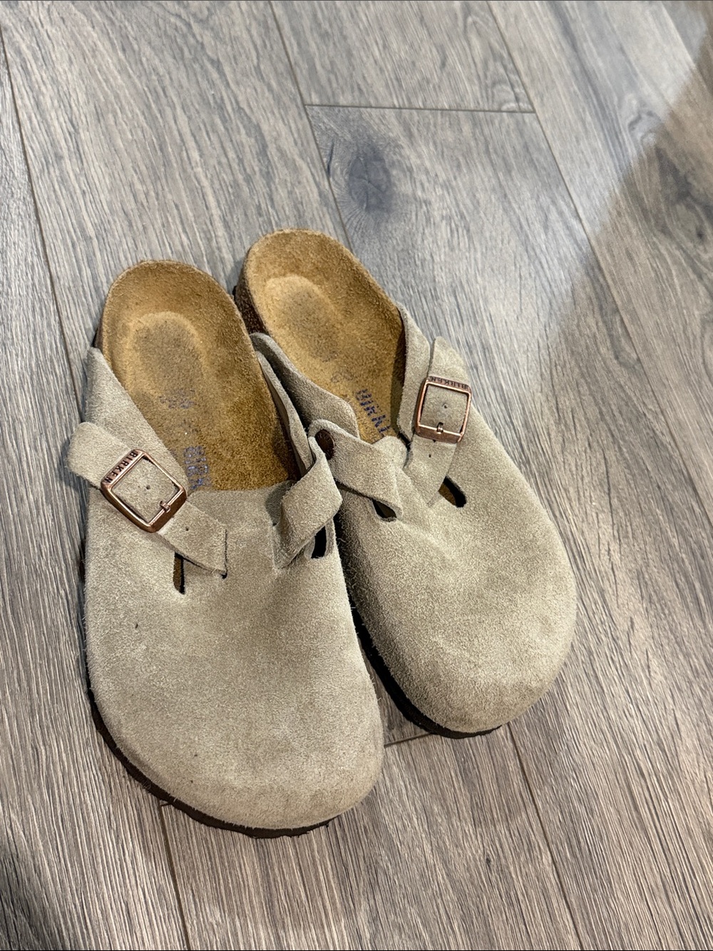 Great condition: Birkenstock Suede Clog Sandals in Light Taupe size 36 (5)